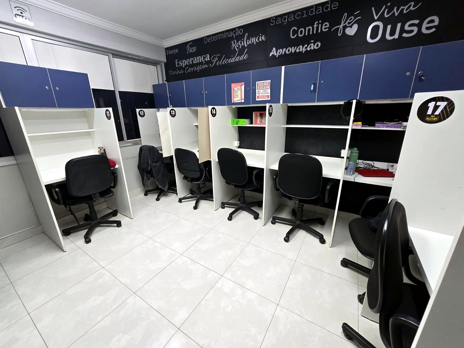 Cabines numeradas da unidade Águas Claras